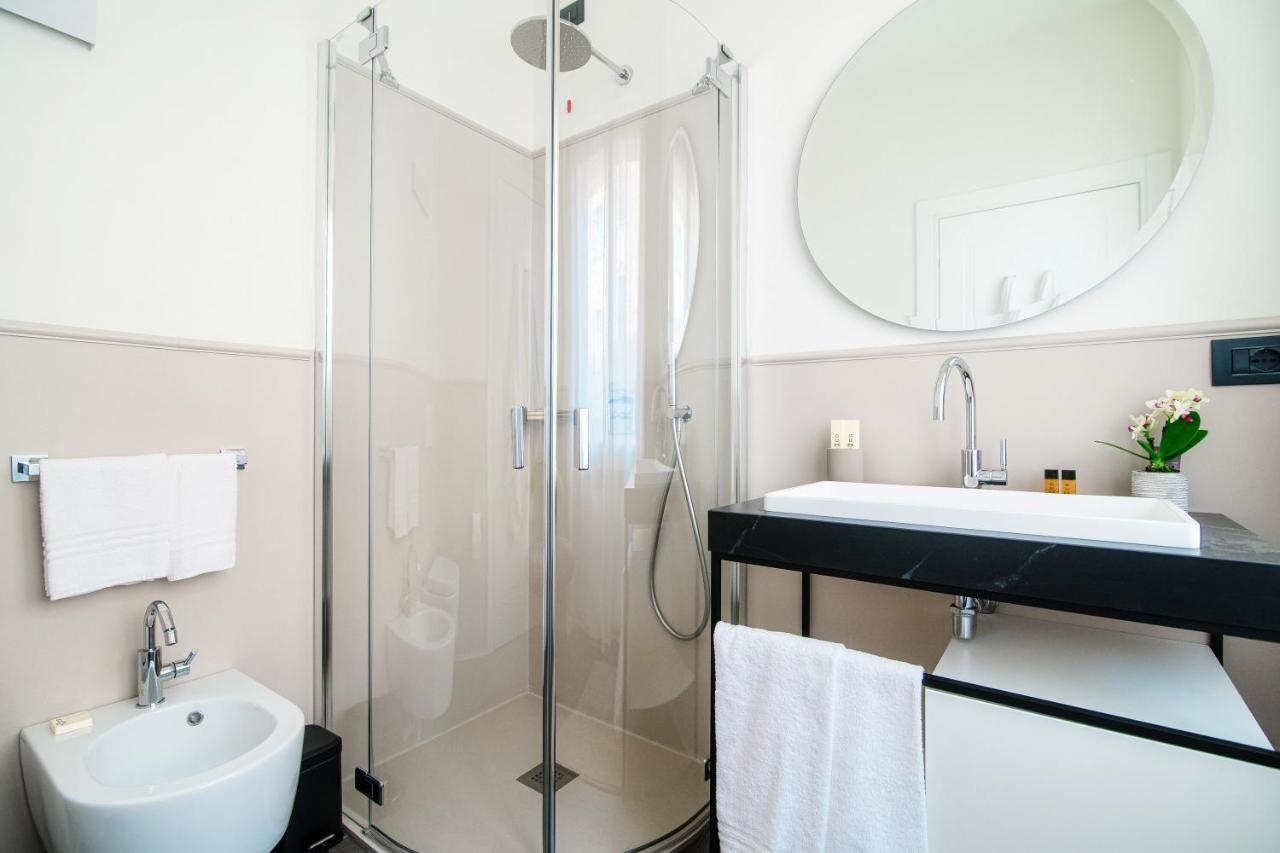 In Centro Luxury Rooms Комо Екстер'єр фото