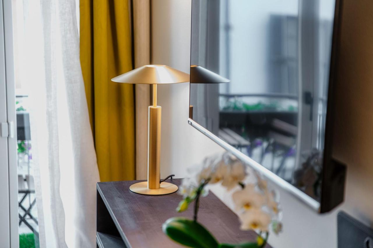 In Centro Luxury Rooms Комо Екстер'єр фото